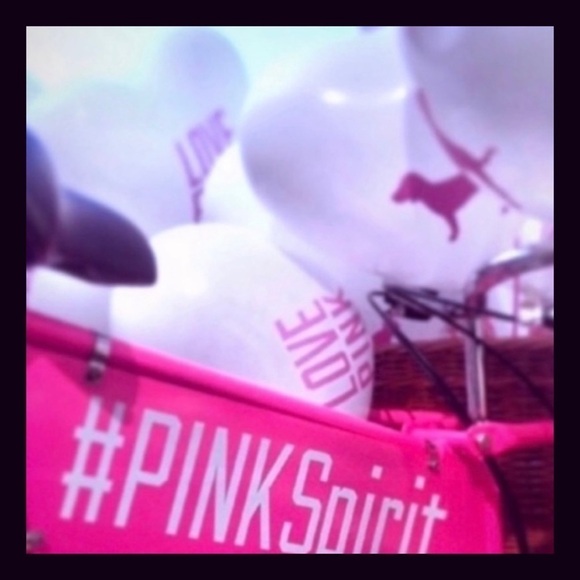 VS PINK Collectible Heart Balloon - Picture 1 of 6